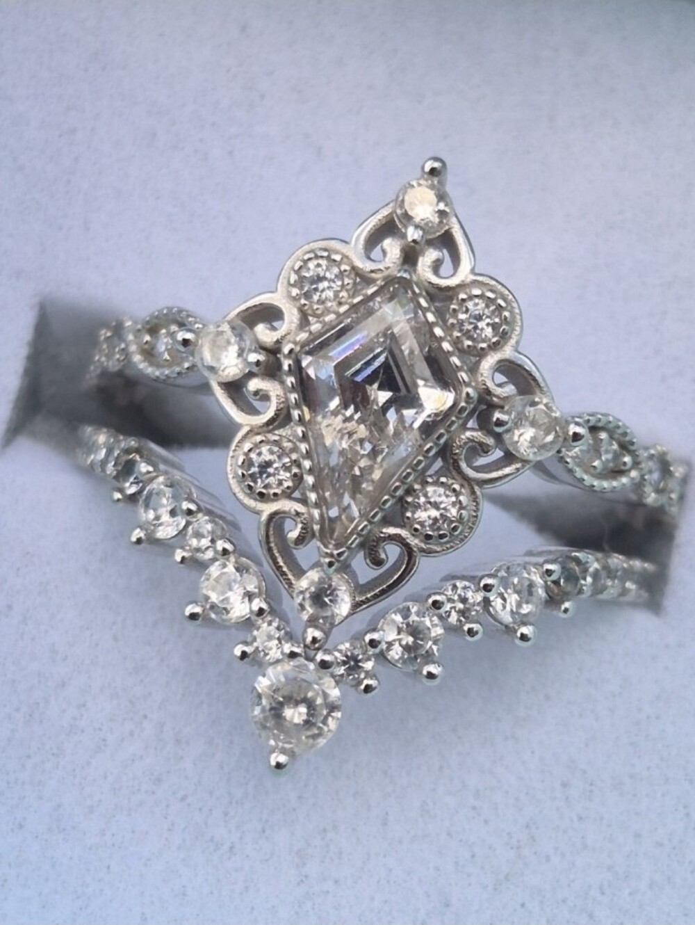 Rare Vintage 2 Carat VVS1 Clarity Moissanite Bridal set Size 6 new
